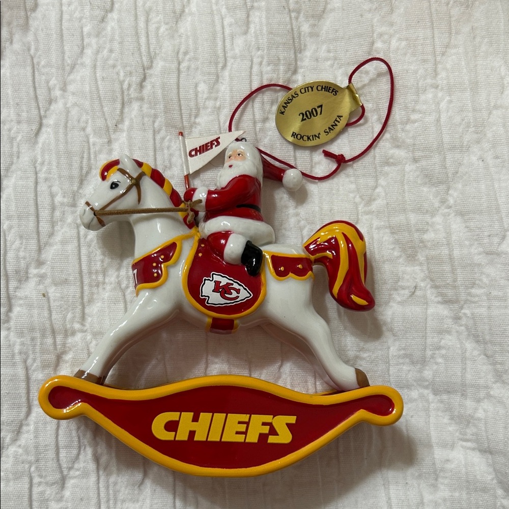 Kansas City Chiefs 2007 Danbury Mint Rockin’ Santa Christmas Ornament